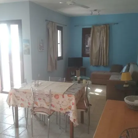 τakis House *